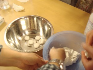 白玉をこねる写真