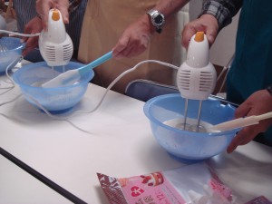 生クリームを作っている写真
