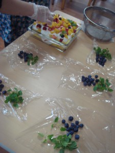 スコップケーキの飾りつけの写真