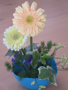 生け終わった後のガーベラの写真